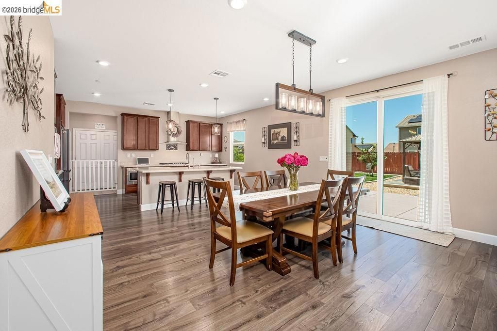 Image 12 of property listing at 2371 Cornwall Ave, Manteca, CA 95337