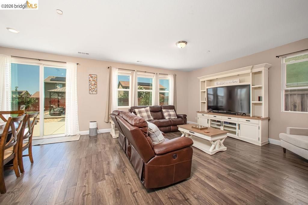 Image 16 of property listing at 2371 Cornwall Ave, Manteca, CA 95337