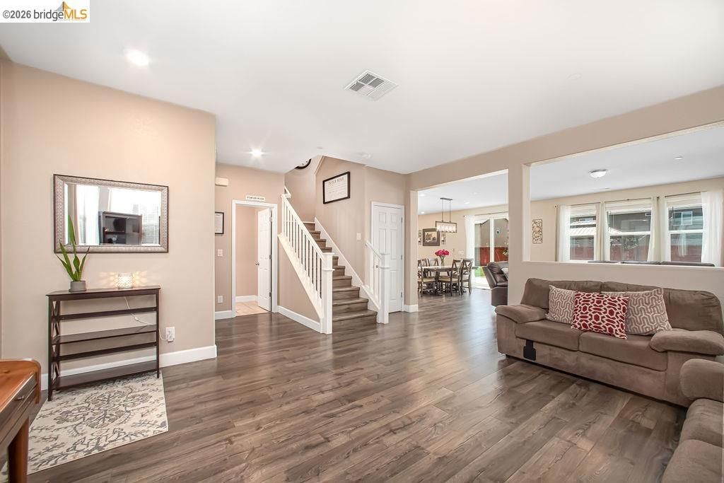Image 7 of property listing at 2371 Cornwall Ave, Manteca, CA 95337