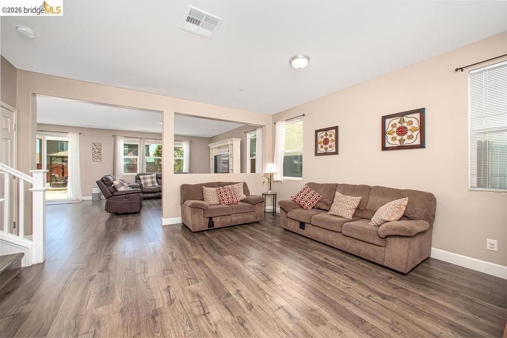 Image 8 of property listing at 2371 Cornwall Ave, Manteca, CA 95337