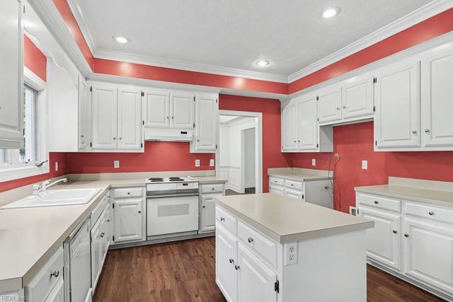 104 Compass CT, Yorktown, VA 23693