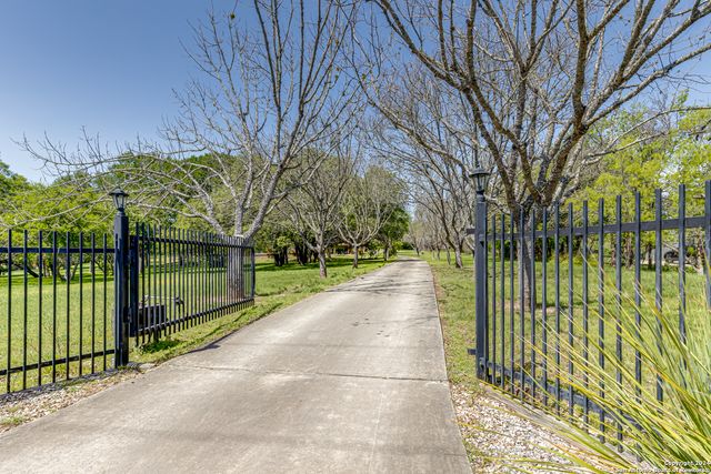 8651 Bindseil Ln, San Antonio, TX 78266