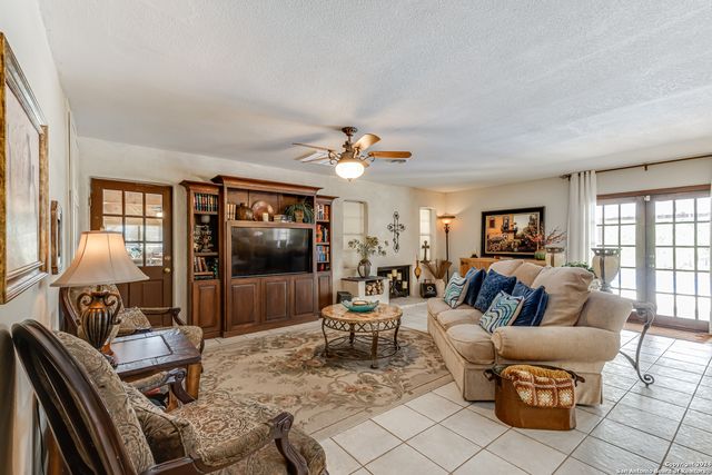 8651 Bindseil Ln, San Antonio, TX 78266