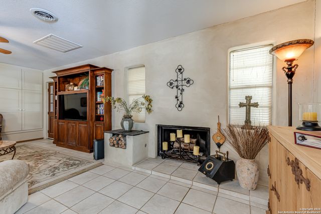 8651 Bindseil Ln, San Antonio, TX 78266