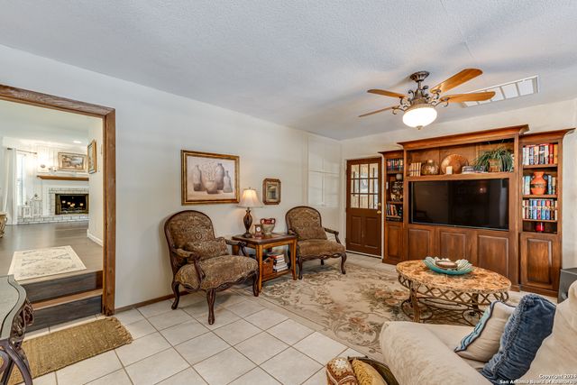 8651 Bindseil Ln, San Antonio, TX 78266