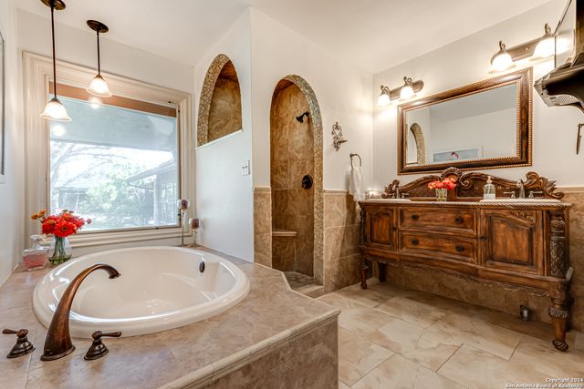 8651 Bindseil Ln, San Antonio, TX 78266