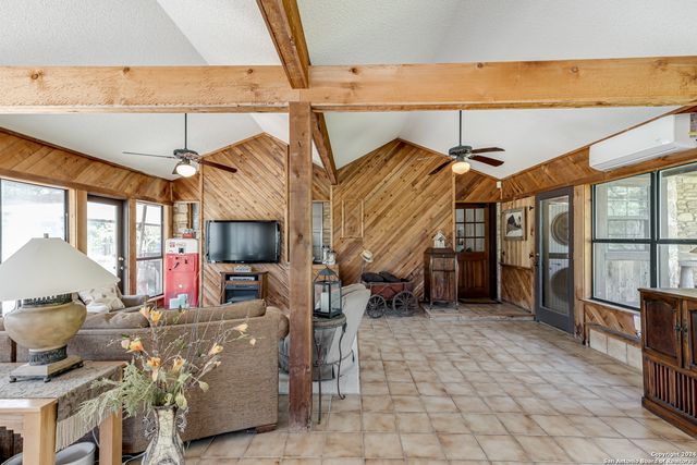 8651 Bindseil Ln, San Antonio, TX 78266