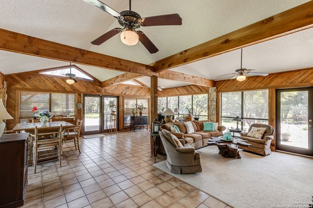 8651 Bindseil Ln, San Antonio, TX 78266