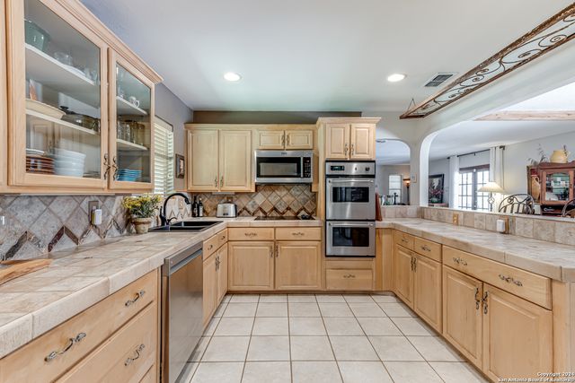 8651 Bindseil Ln, San Antonio, TX 78266