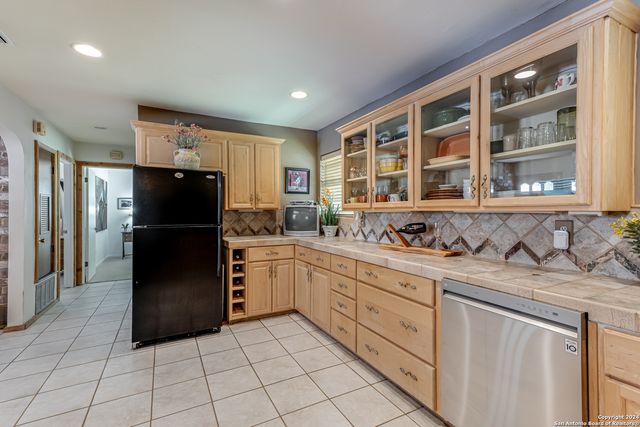 8651 Bindseil Ln, San Antonio, TX 78266