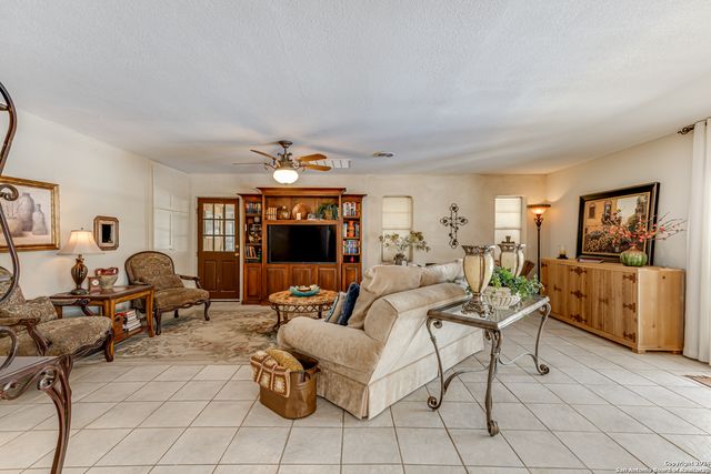 8651 Bindseil Ln, San Antonio, TX 78266