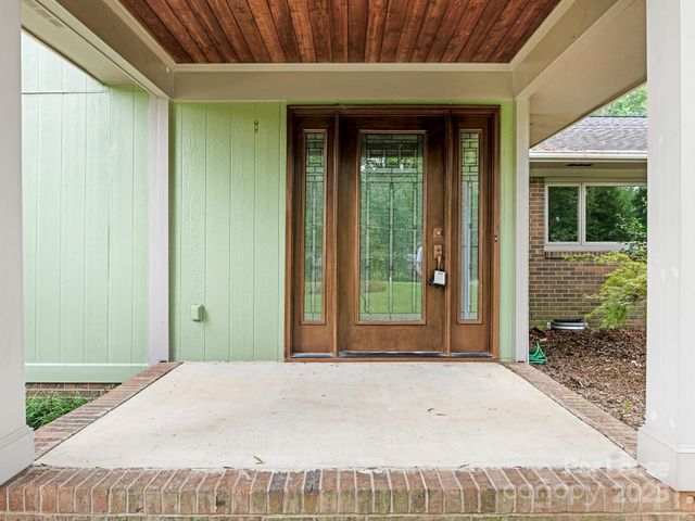 1174 Robinhood Circle, Charlotte, NC 28227