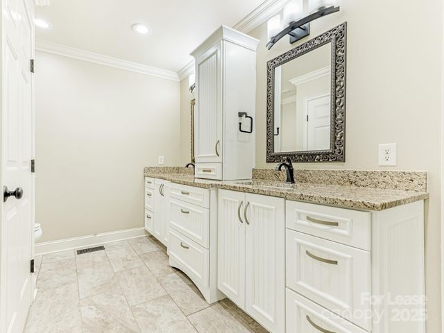 1174 Robinhood Circle, Charlotte, NC 28227