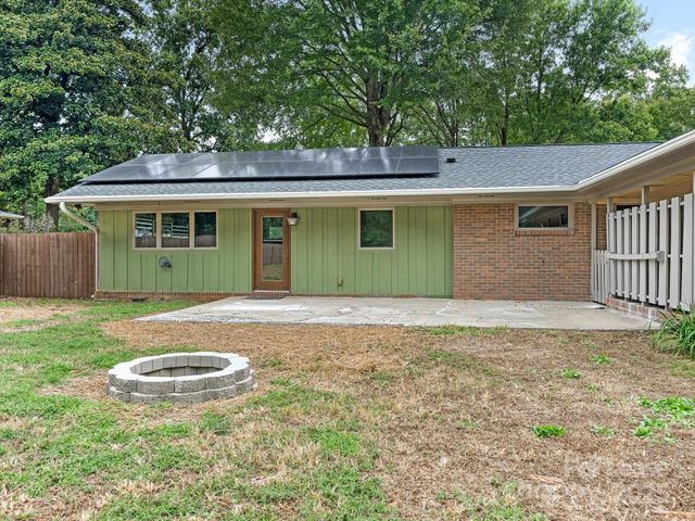 1174 Robinhood Circle, Charlotte, NC 28227