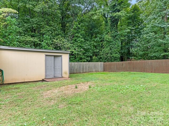 1174 Robinhood Circle, Charlotte, NC 28227