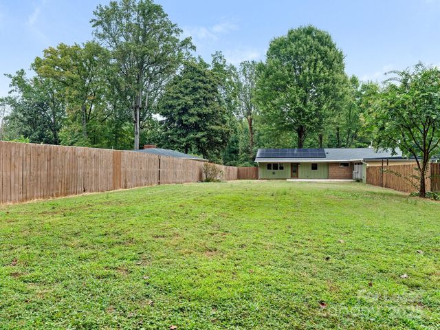 1174 Robinhood Circle, Charlotte, NC 28227