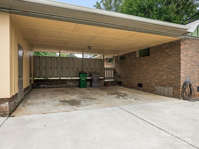 1174 Robinhood Circle, Charlotte, NC 28227