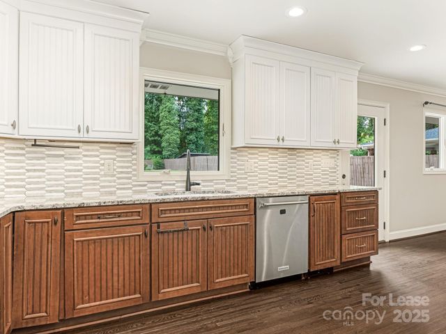 1174 Robinhood Circle, Charlotte, NC 28227