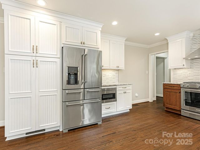 1174 Robinhood Circle, Charlotte, NC 28227