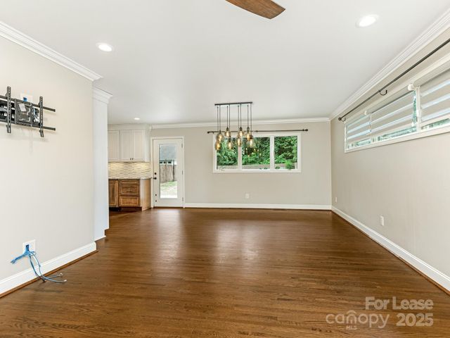 1174 Robinhood Circle, Charlotte, NC 28227