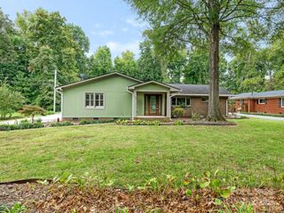 1174 Robinhood Circle, Charlotte, NC 28227