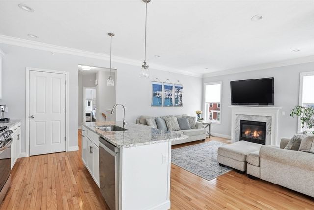 1 Sunflower Way, Plymouth, MA 02360