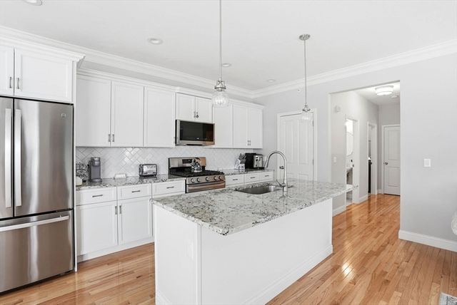 1 Sunflower Way, Plymouth, MA 02360