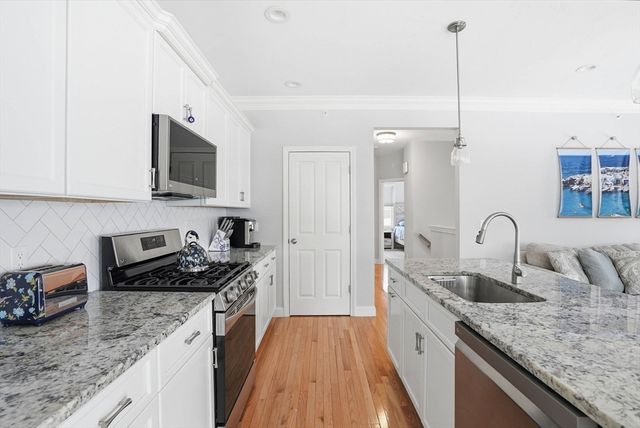 1 Sunflower Way, Plymouth, MA 02360