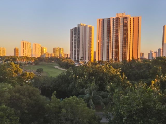 20400 W Country Club Dr 605, Aventura, FL 33180
