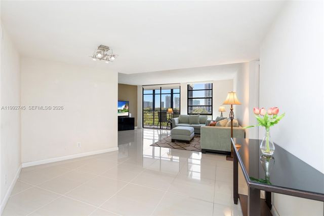 20400 W Country Club Dr 605, Aventura, FL 33180