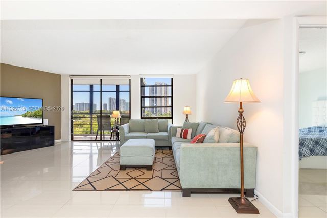 20400 W Country Club Dr 605, Aventura, FL 33180