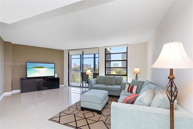 20400 W Country Club Dr 605, Aventura, FL 33180