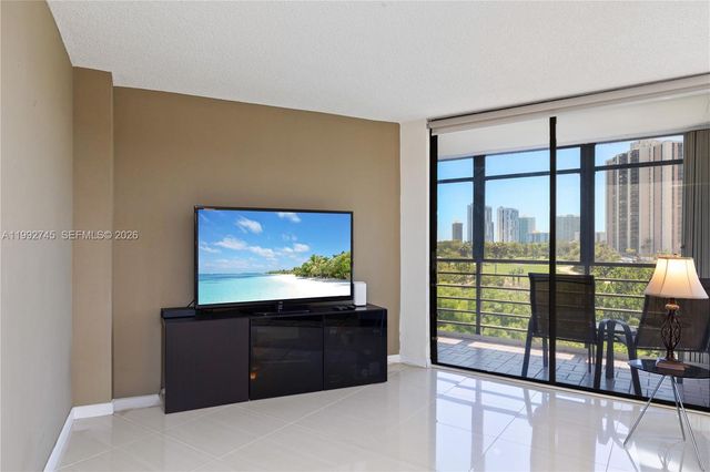 20400 W Country Club Dr 605, Aventura, FL 33180