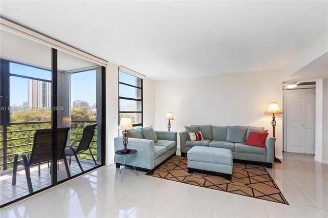 20400 W Country Club Dr 605, Aventura, FL 33180