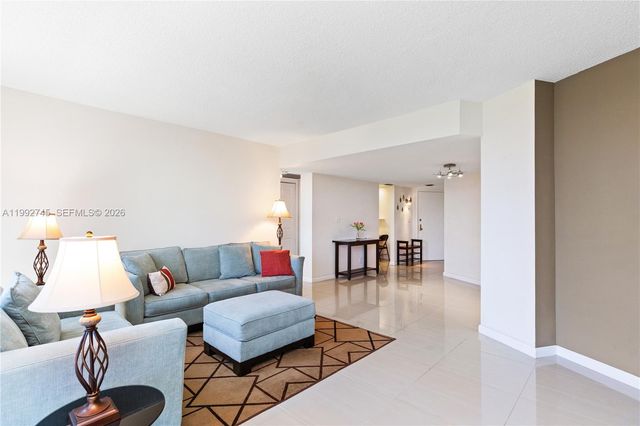 20400 W Country Club Dr 605, Aventura, FL 33180