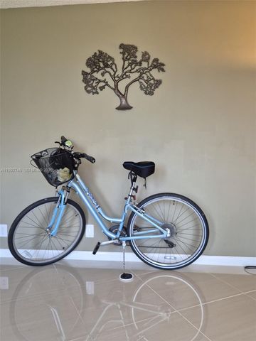 20400 W Country Club Dr 605, Aventura, FL 33180