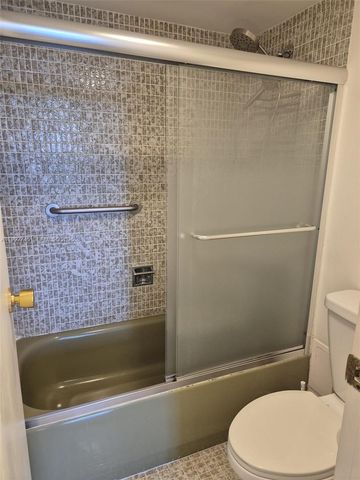 20400 W Country Club Dr 605, Aventura, FL 33180