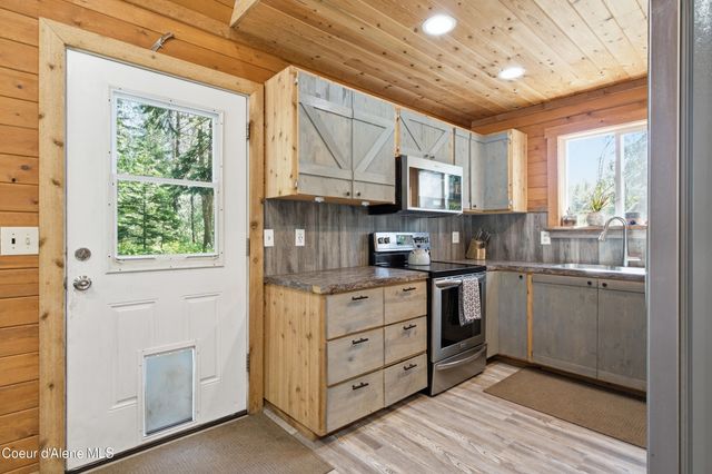 24554 N Estates DR, Athol, ID 83801