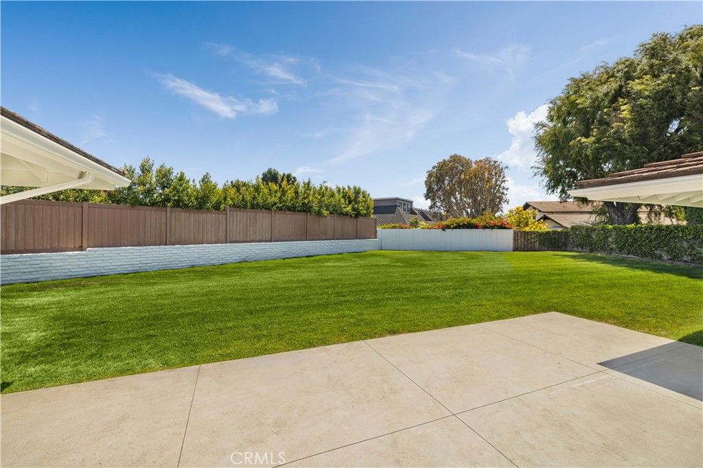 Image 11 of property listing at 807 Aldebaran Circle, Newport Beach, CA 92660