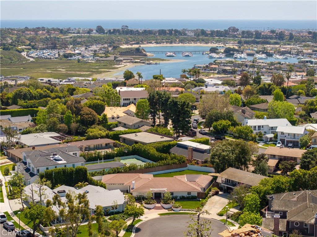 Image 13 of property listing at 807 Aldebaran Circle, Newport Beach, CA 92660