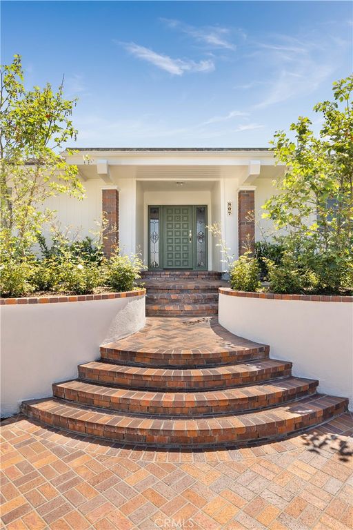 Image 6 of property listing at 807 Aldebaran Circle, Newport Beach, CA 92660