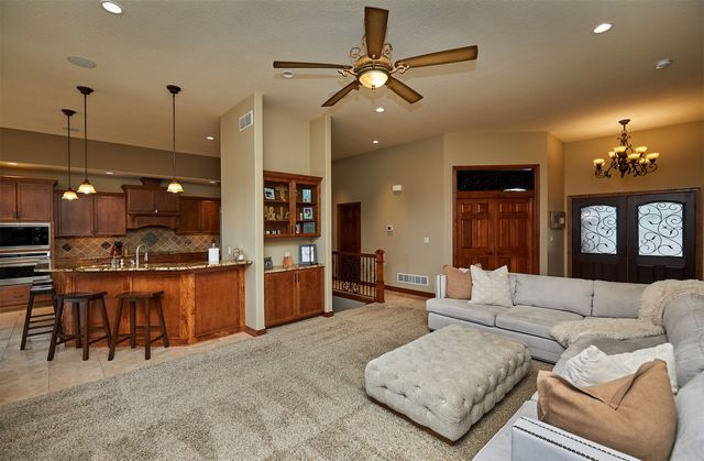 9127 NW 72nd Circle, Johnston, IA 50131