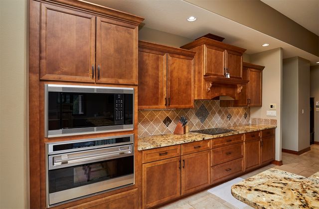 9127 NW 72nd Circle, Johnston, IA 50131