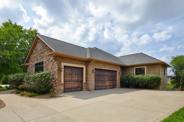 9127 NW 72nd Circle, Johnston, IA 50131