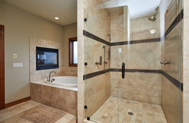 9127 NW 72nd Circle, Johnston, IA 50131