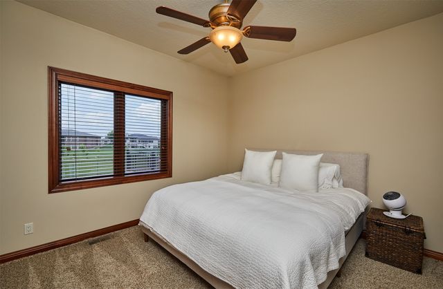 9127 NW 72nd Circle, Johnston, IA 50131