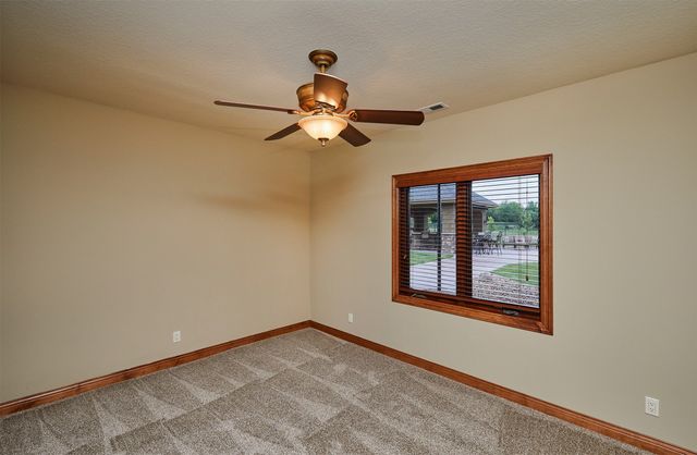 9127 NW 72nd Circle, Johnston, IA 50131