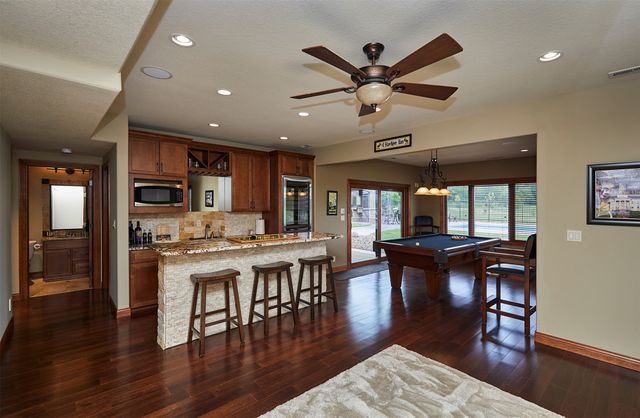 9127 NW 72nd Circle, Johnston, IA 50131