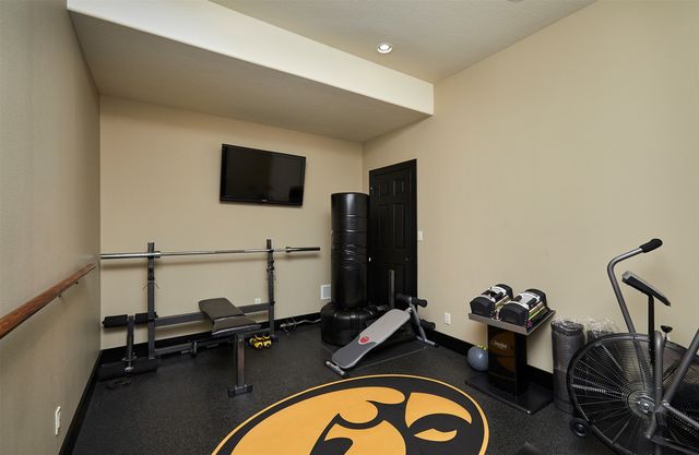 9127 NW 72nd Circle, Johnston, IA 50131