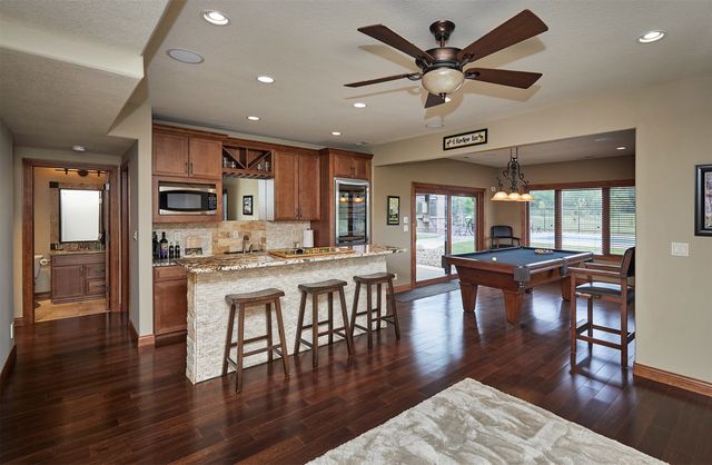 9127 NW 72nd Circle, Johnston, IA 50131